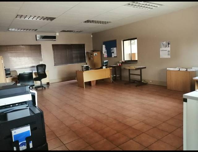 902M² BUILDING FOR SALE IN VAALPARK